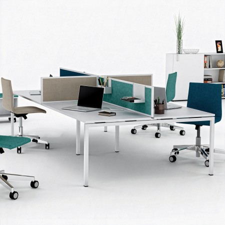 Écran en croix NOVA pour bench 4 postes avec cadre métal gris et panneaux tissu. 2