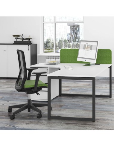 Cloison frontale acoustique NOVA en tissu installée dans un bureau professionnel.
