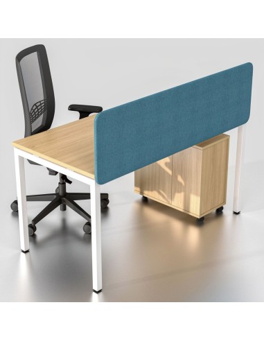 Écran de séparation frontal Nova Fabric sur poste individuel dans un bureau.