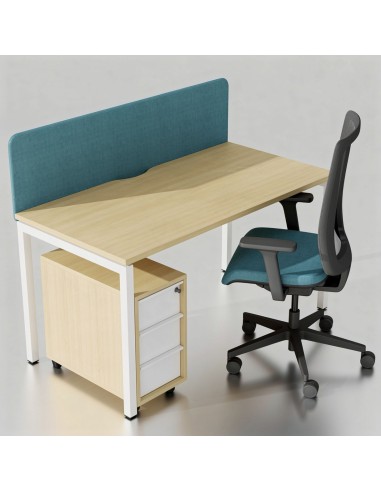 Écran frontal Nova Fabric sur bureau individuel NOVA dans un open space.