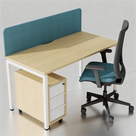 Écran frontal Nova Fabric sur bureau individuel NOVA dans un open space.