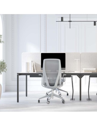 Cloison frontale NOVA Fabric installée sur un bureau individuel à Sion.