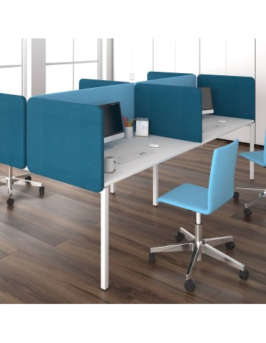Écran latéral central haut NOVA Fabric installé sur un bench dans un bureau collaboratif à Sion.
