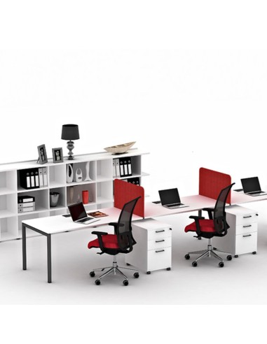 Écran acoustique central NOVA Fabric installé entre deux postes de travail à Neuchâtel.