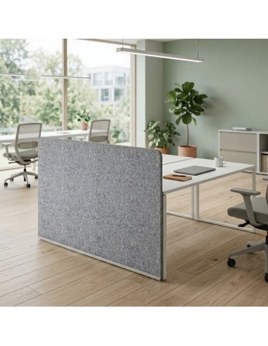 Cloison NOVA Fabric 1640 mm installée sur un double bench dans un open space à Berne.