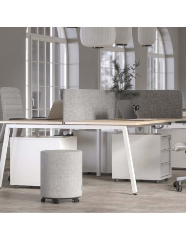 Bench 4 postes avec cloisons tissu NOVA Fabric dans un bureau professionnel à Genève.