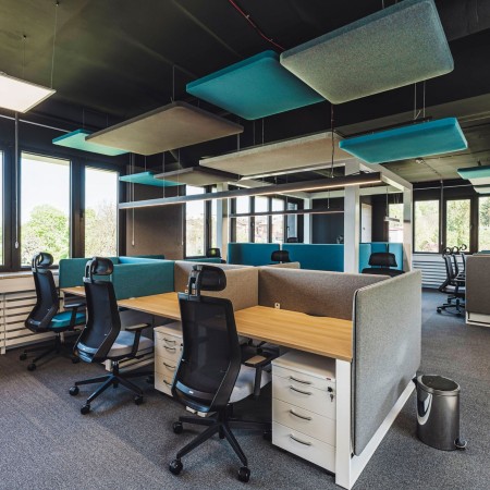 Panneaux acoustiques en open space moderne - Selva Desk