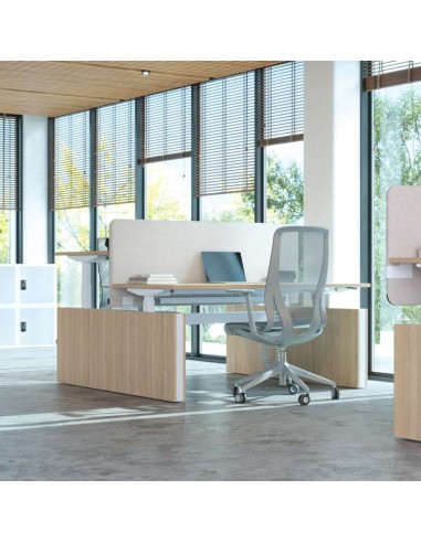 Panneau frontal FONO pour bench assis-debout dans un espace de travail contemporain à Genève.