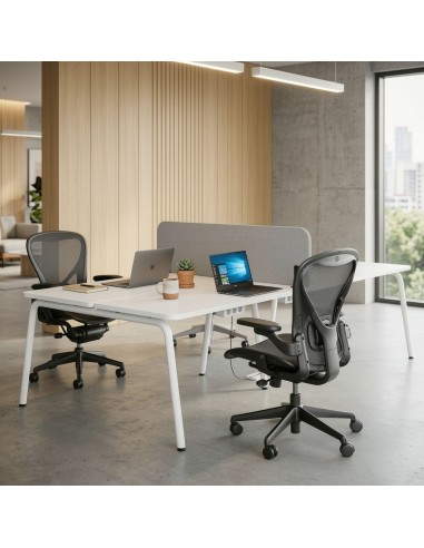 Écran acoustique mobile ROUND PET sur bench double moderne dans un open space.