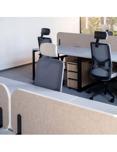 Écran acoustique central PET 178 cm avec fixations clamp ROUND PET dans un bureau professionnel à Yverdon.
