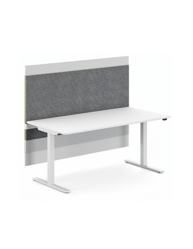 Cloison acoustique MODUS gris foncé montée derrière un bureau blanc.
