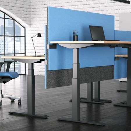 Écran de séparation acoustique en tissu bleu MODUS dans un espace de travail design et moderne à Renens.
