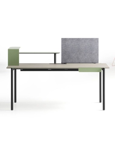 Écran frontal acoustique 75 à 155 x 60 cm en feutre PET ZEDO PET avec tables complémentaires.