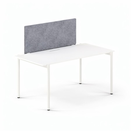 Écran frontal acoustique ZEDO PET gris en feutre PET fixé sur un bureau blanc.