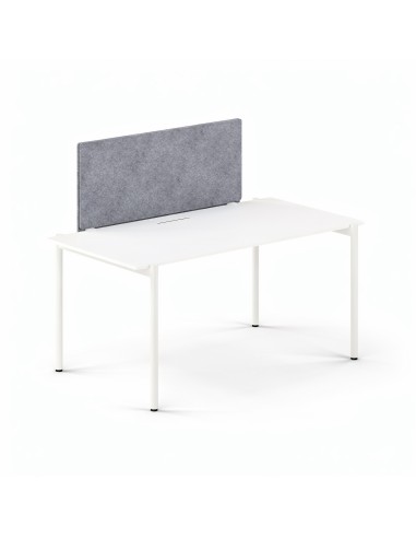 Écran frontal acoustique ZEDO PET gris en feutre PET fixé sur un bureau blanc.