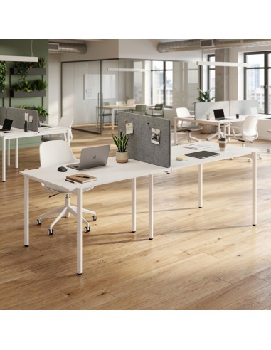 Écran central acoustique ZEDO PET gris installé sur un bench professionnel à Lausanne.