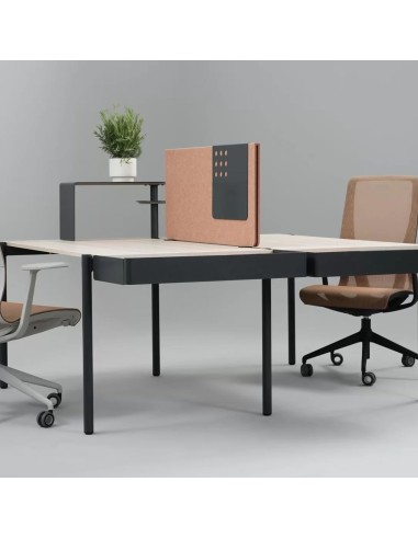 Panneau acoustique central ZEDO PET pour bench installé dans un bureau à Vevey.