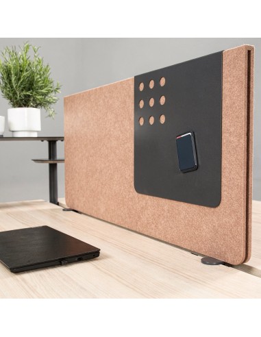Panneau acoustique de bureau ZEDO PET avec accessoire tablette magnétique pour aimants.