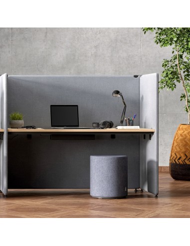 Poste de travail acoustique MY SPACE installé dans un open space moderne à Lausanne.
