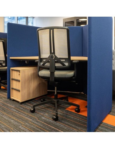 Poste individuel pour bureau d’études acoustique MY SPACE à Genève.