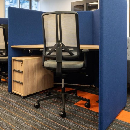 Poste individuel pour bureau d’études acoustique MY SPACE à Genève.