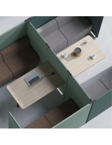 Espace de réunion acoustique MY SPACE 4 personnes avec panneaux textiles et table.