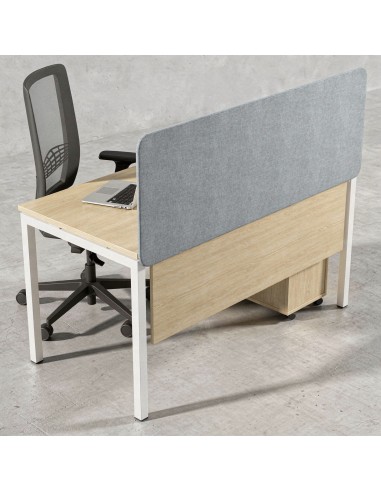 Voile de fond NOVA installé sous un bureau professionnel dans un espace de travail à Lausanne.