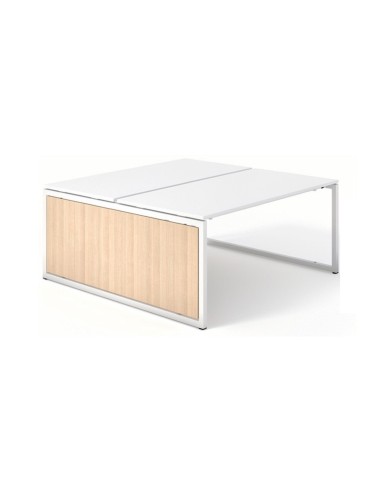 Voile de fond mélaminé pour bureau bench NOVA O avec structure métallique et finition bois clair.