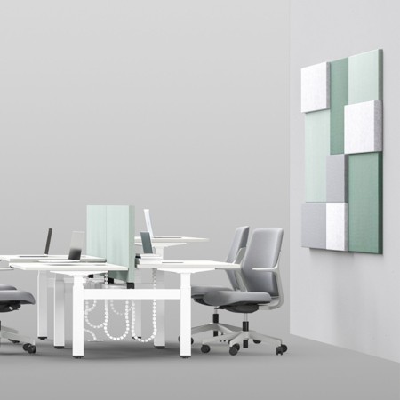 Panneau acoustique mural personnalisable MODUS en bleu installé dans un bureau partagé.