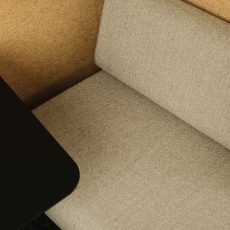 Banquettes canapé de la cabine SONUS M pour bureaux et espaces de coworking.
