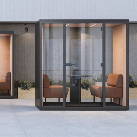 Cabine acoustique SONUS M installée dans un bureau moderne pour réunions confidentielles à Lausanne.