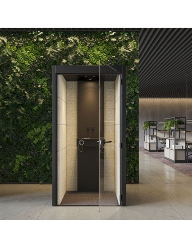 Cabine acoustique SILENT ROOM S installée dans un open space pour travailler au calme et passer des appels.