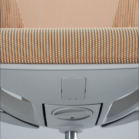 Détail du réglage du dossier de la chaise de direction  D-CHAIR.