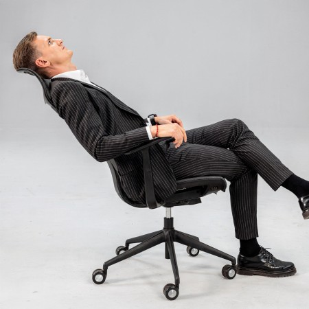 Inclination de la chaise de direction D-CHAIR pour un espace de travail confortable.