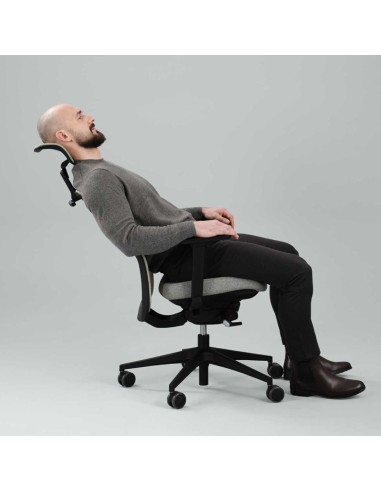 Chaise de bureau ergonomique EIRA avec dossier résille avec mécanisme synchrone pour confort.