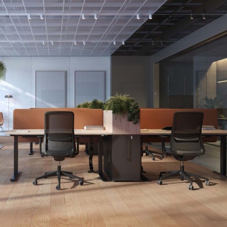 Bureau ouvert avec chaises à roulettes EIRA avec dossier en maille respirante design moderne à Montreux.