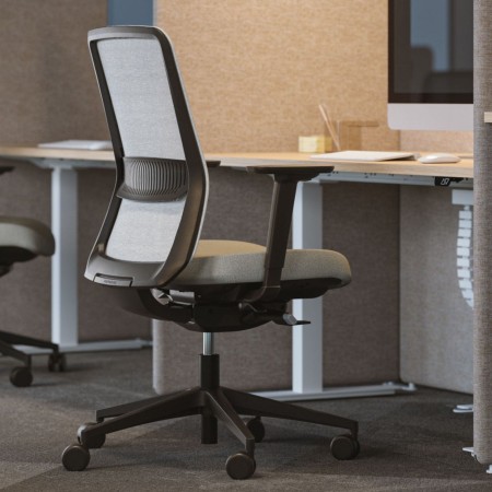 Chaise de travail avec soutien lombaire pour travail sur longues heures pour bureau EIRA.