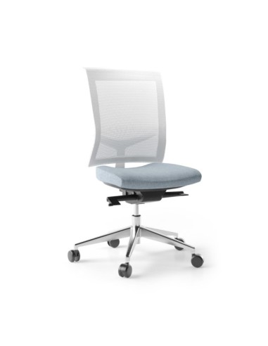Chaise de bureau ergonomique EVA.II sans soutien lombaire avec dossier en résille blanche et piètement aluminium.