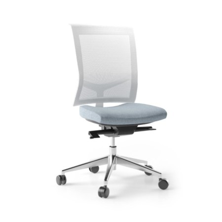 Chaise de bureau ergonomique EVA.II sans soutien lombaire avec dossier en résille blanche et piètement aluminium.