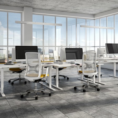 Sièges ergonomiques WIND installés dans un open space moderne favorisant le travail collaboratif à Lausanne.