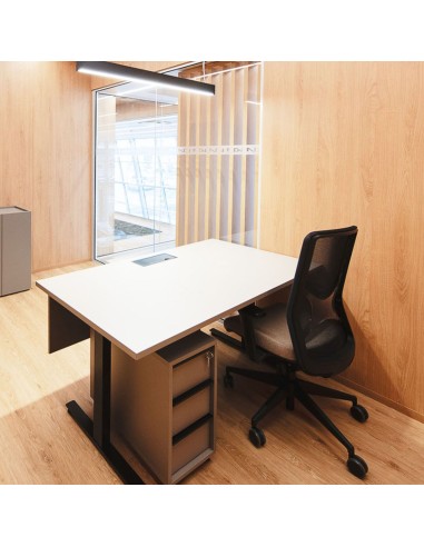 Chaise de bureau ergonomique professionnelle WIND dans un bureau individuel à Neuchâtel.