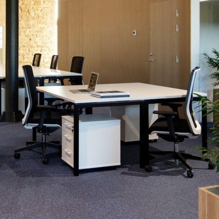 Chaises WIND avec soutien lombaire pour postes de travail en open space à Sierre.
