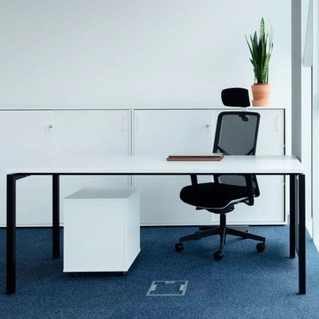 Siège de travail WIND confortable avec appui-tête pour bureau et postes individuels de travail à Martigny.