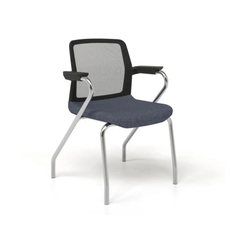Chaise de conférence WIND à 4 pieds avec dossier en maille et accoudoirs.