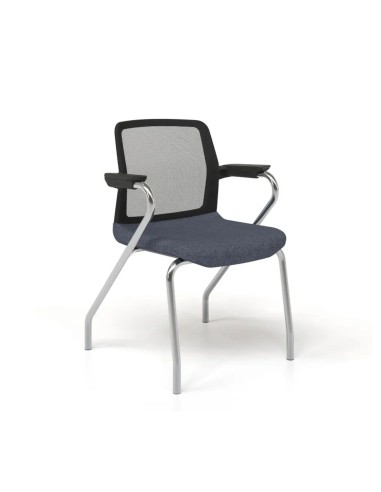 Chaise de conférence WIND à 4 pieds avec dossier en maille et accoudoirs.