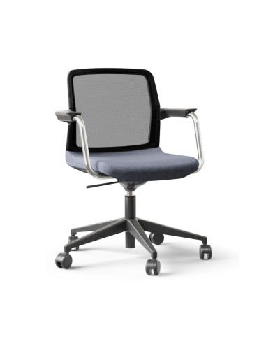 Chaise de réunion WIND avec dossier en maille, assise rembourrée.