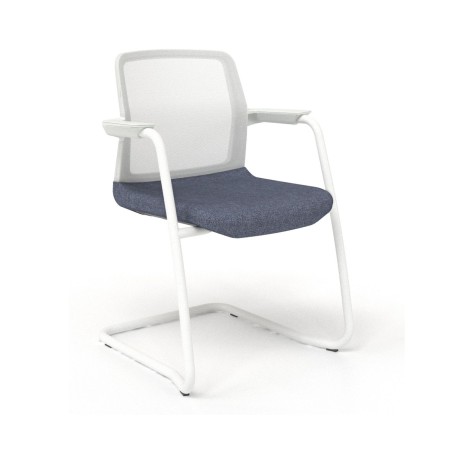 Chaise cantilever design respirante pour réunion et accueil WIND blanche.