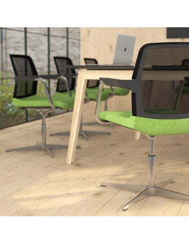 Chaises WIND pivotantes autour d'une table de réunion moderne en Suisse.