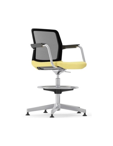 Chaise haute pivotante dossier bas WIND jaune réglable en hauteur avec accoudoirs.