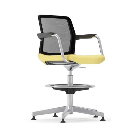 Chaise haute pivotante dossier bas WIND jaune réglable en hauteur avec accoudoirs.